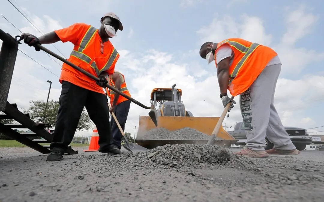 What Can I Do to Drive Safely in a Construction Zone? What Can I Do to Drive Safely in a Construction Zone?